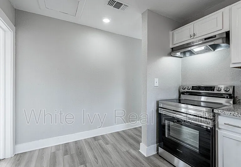200 W Caroline St #B — Photo 10