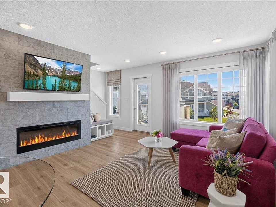 1st image of 862 Daniels Way SW