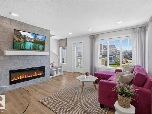 862 Daniels Way SW, Edmonton, AB T6W 4C8