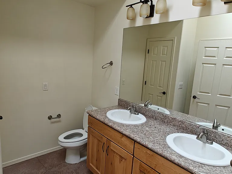 348 E Adams St #2 — Photo 19
