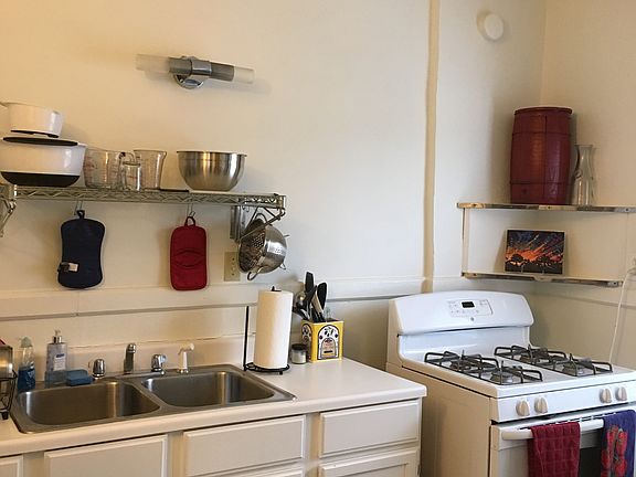 4th image of 2167 Sherwood Ave