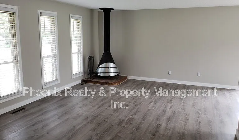 1362 Tipperary St — Photo 4