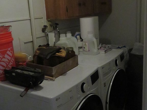 5th image of 909 11th St #B