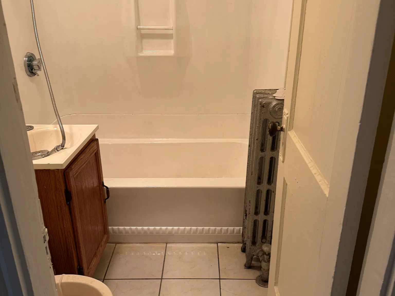 2 bed, 900 sqft, $2,400 — Photo 2