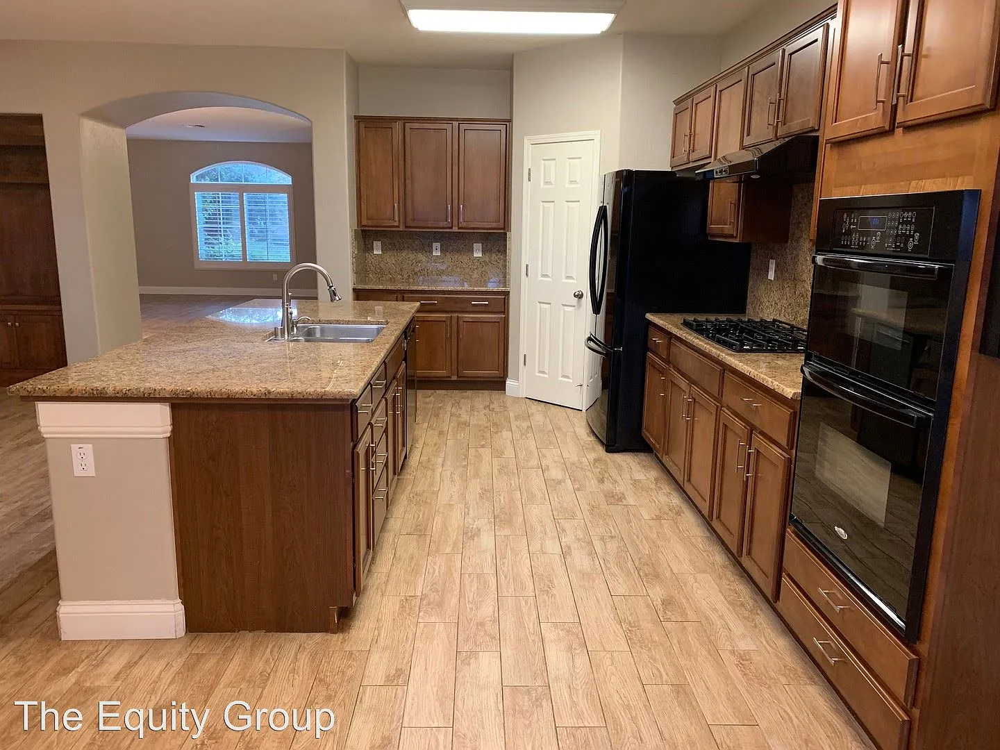 2522 W Tyler Ave photo 1