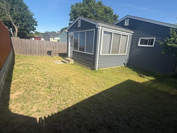 3rd image of 33 Funston Ave