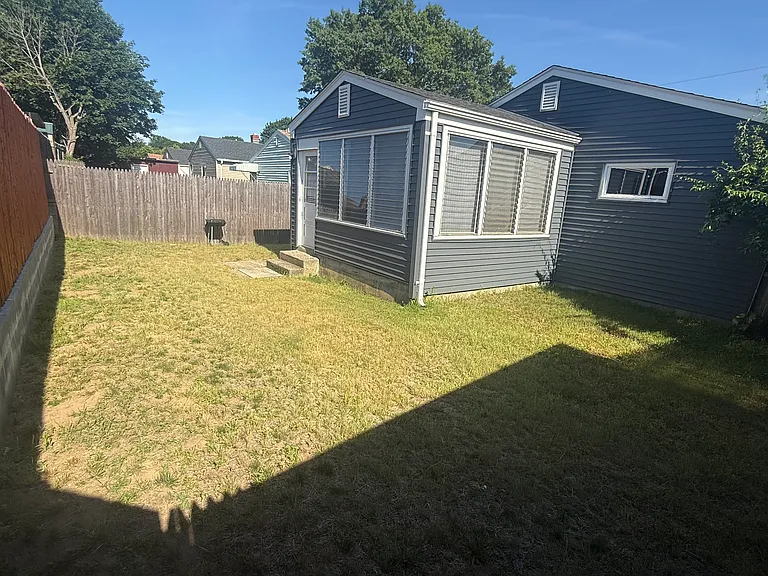 33 Funston Ave — Photo 3