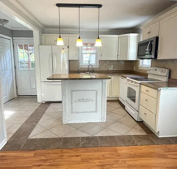 4705 Oak Grove Rd — Photo 4