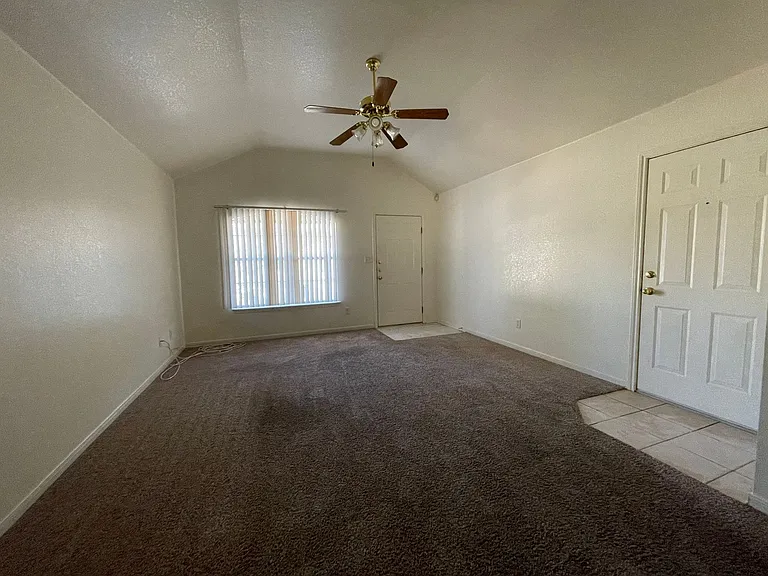 4800 John David Dr — Photo 4