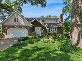 2244 Country Knoll Ln, Elgin, IL 60123