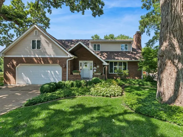 2244 Country Knoll Ln, Elgin, IL 60123