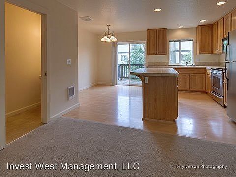2nd image of 6015 NE 34th St