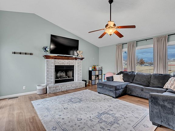 4th image of 501 E Tall Tree Rd