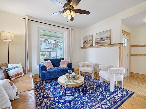 4th image of 2110 Hawthorne Ave