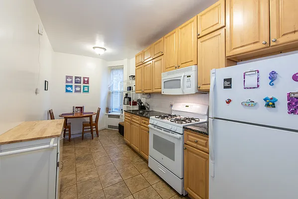 Sold by Century 21 American Homes - Franklin Square | media 23