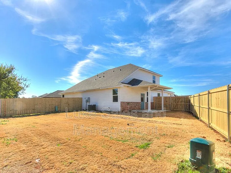 10530 Utica Dr — Photo 37