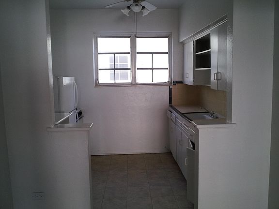 5th image of 800 10th St APT 3