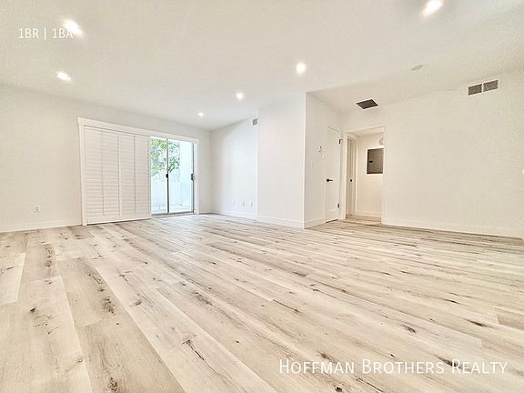 5th image of 607 San Vicente Blvd #108