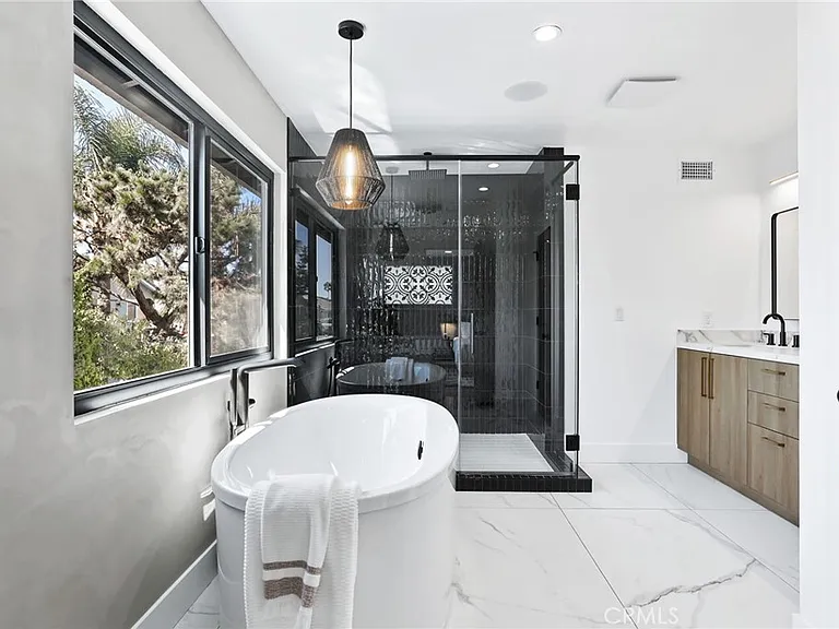 3889 Humboldt Dr — Photo 33
