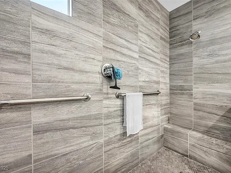 1012 E Sunset Rd — Photo 3