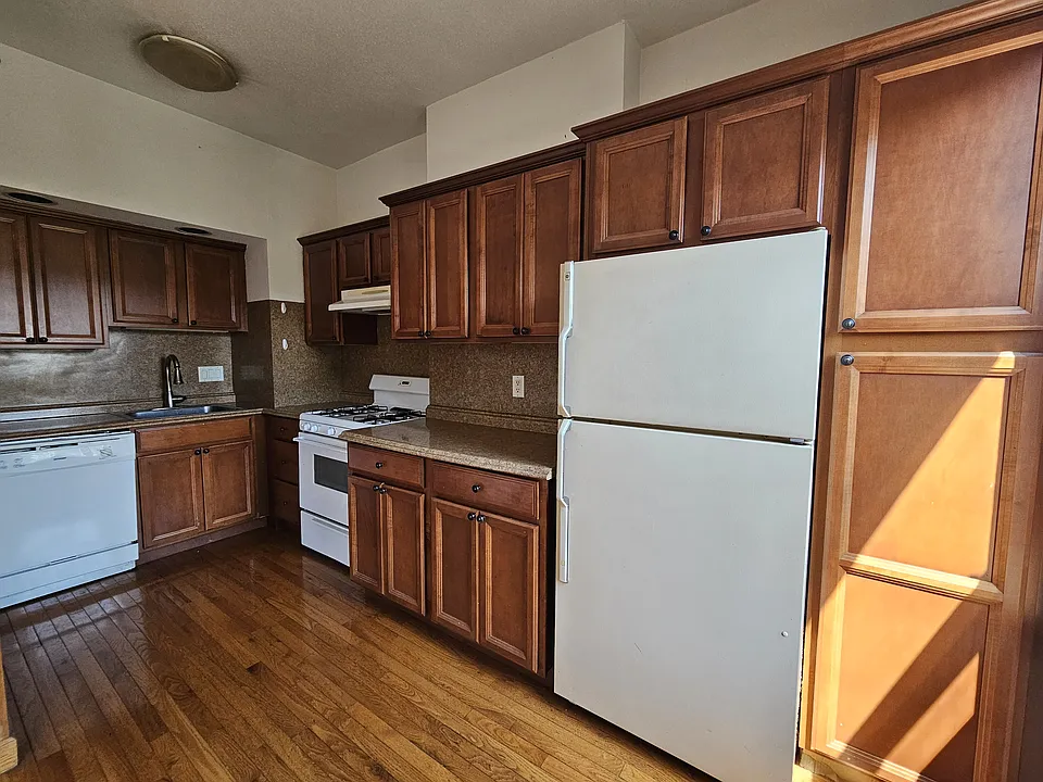 208 Wooster St #2B