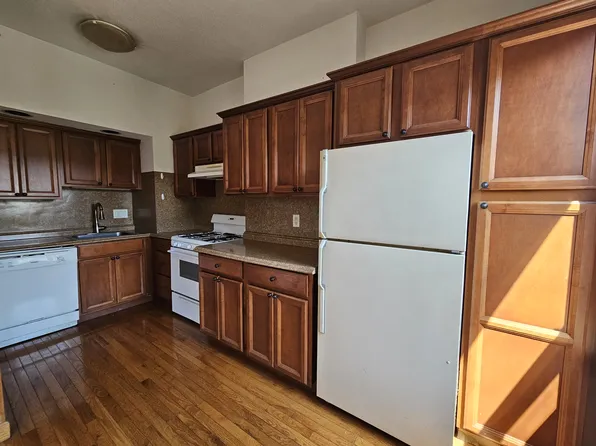 208 Wooster St, New Haven, CT
