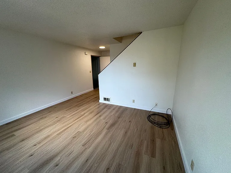 708 NE Avery St — Photo 8