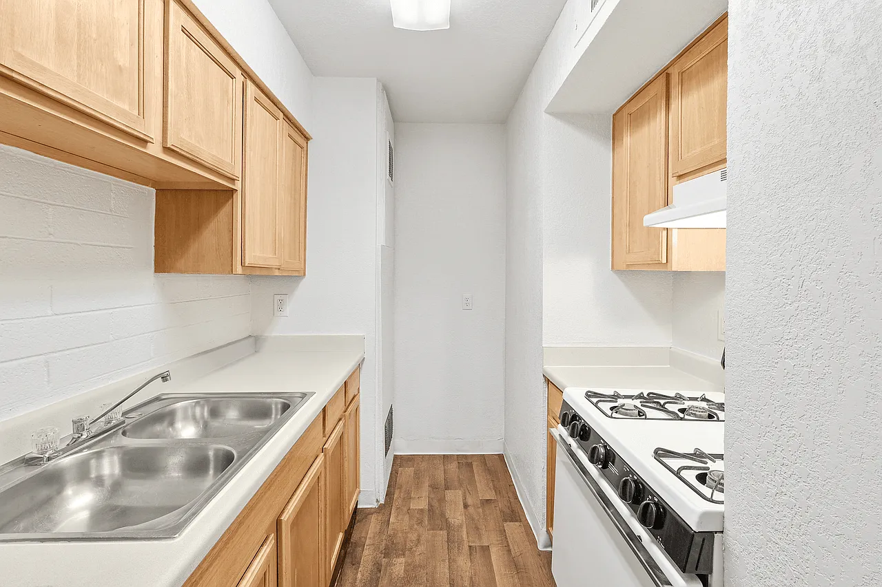 Bella Vista Apartments — Photo 2