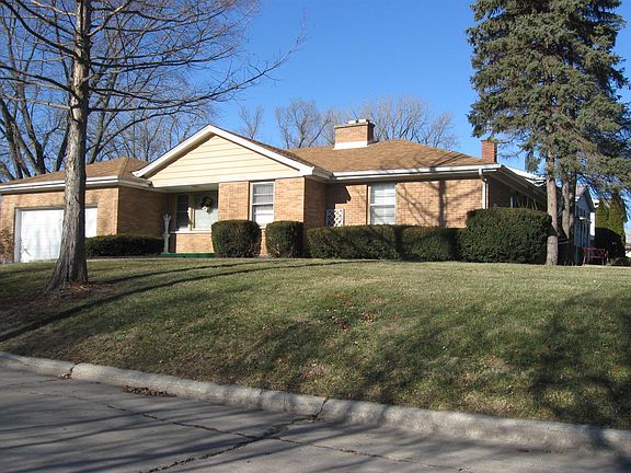 4th image of 202 Traver Ave