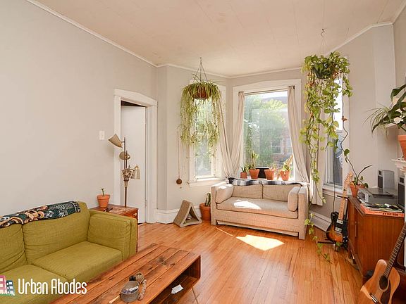 3rd image of 2024 W Augusta Blvd Unit 2