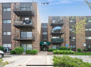 8894 Knight Ave, Des Plaines, IL 60016