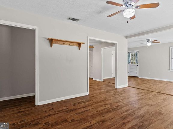 4th image of 4685 Pinedale Dr