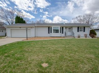 1304 Riverview Ln, Watertown, WI 53094