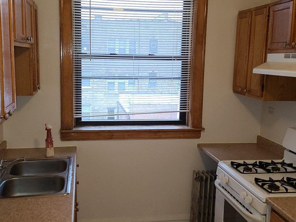 1st image of 6709 N Ravenswood Ave APT 3