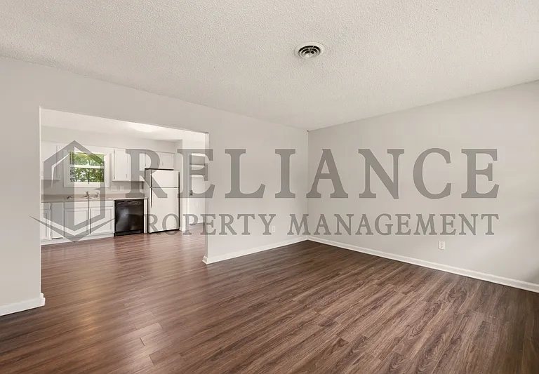 903 E Osie St — Photo 5