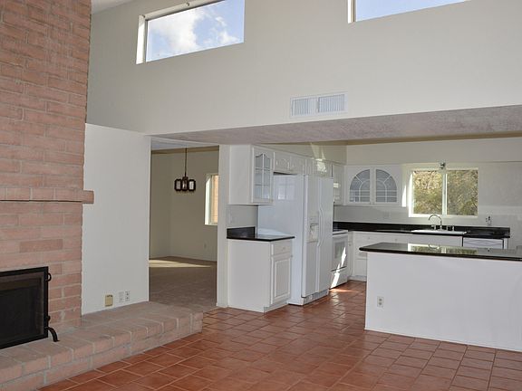 4th image of 510 N Schrader Ln