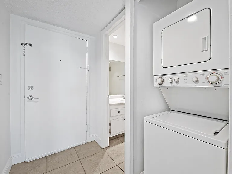 140 Lakeview Dr #103 — Photo 13