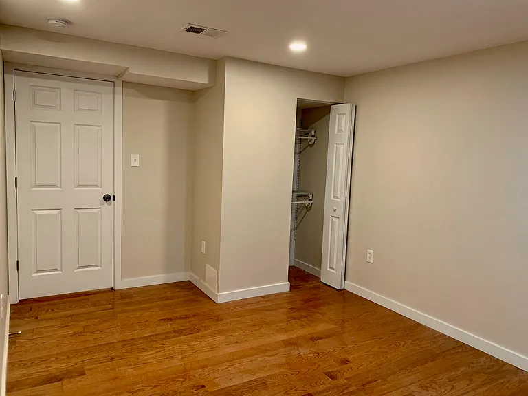 5925 Walnut St #4 — Photo 11