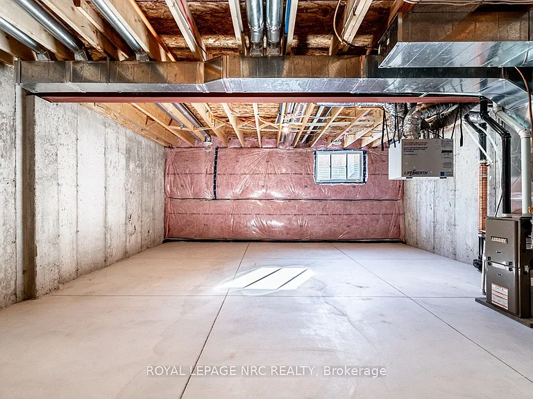 121A Moffatt St #25 — Photo 30