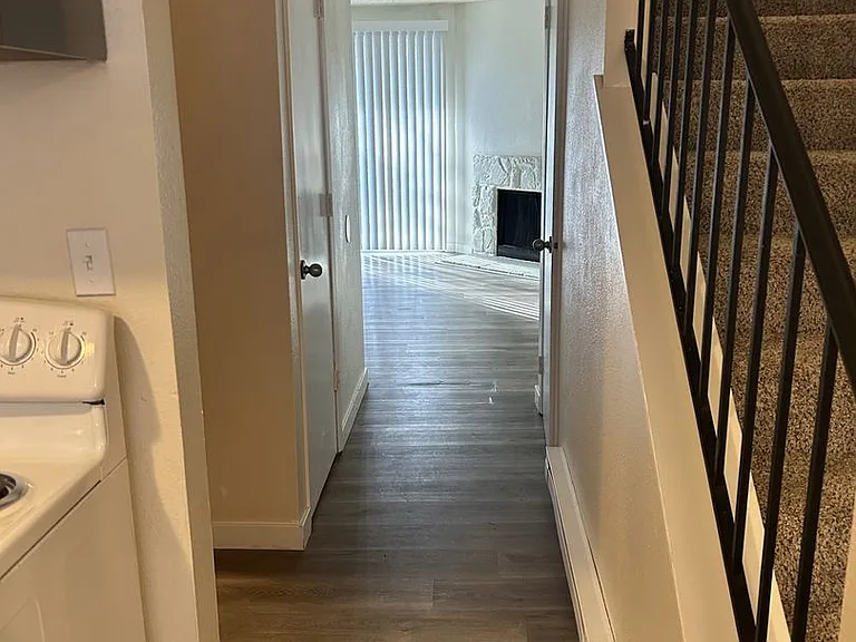 13 S 338th Pl — Photo 2