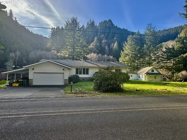 11445 E Mapleton Rd, Mapleton, OR 97453