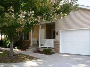 2405 Devils Glen Rd, Bettendorf, IA 52722