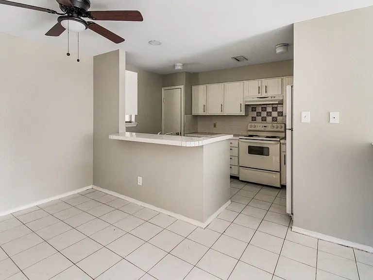 200 E Upas Ave — Photo 4
