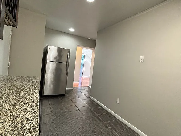 321 Monroe St — Photo 3