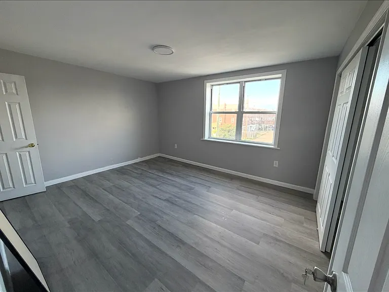 2828 Devereaux Ave — Photo 6