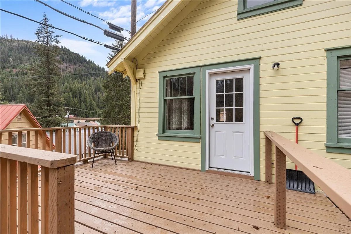 1144 Canyon Ave — Photo 2