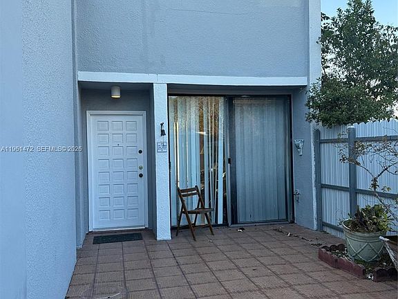 3rd image of 2500 SW 122nd Ct