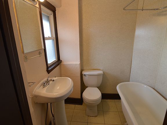 3rd image of 5909 Flowerdale Ave APT 3
