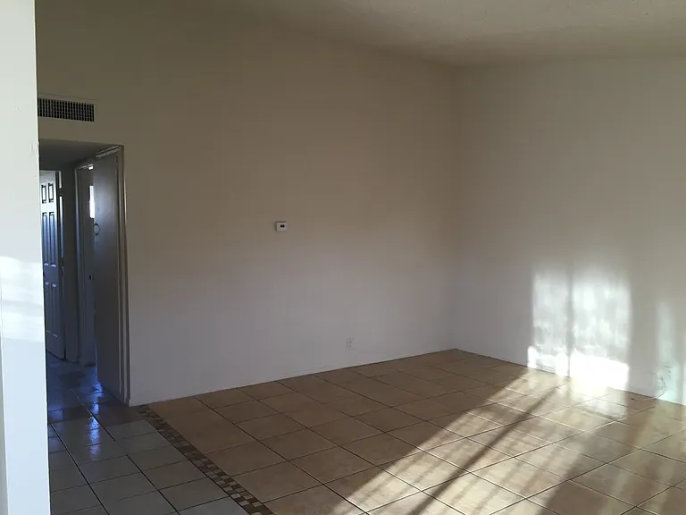 1112 N Jones Blvd #D — Photo 6