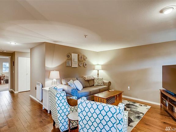 4th image of 14057 NE 181st St APT E102